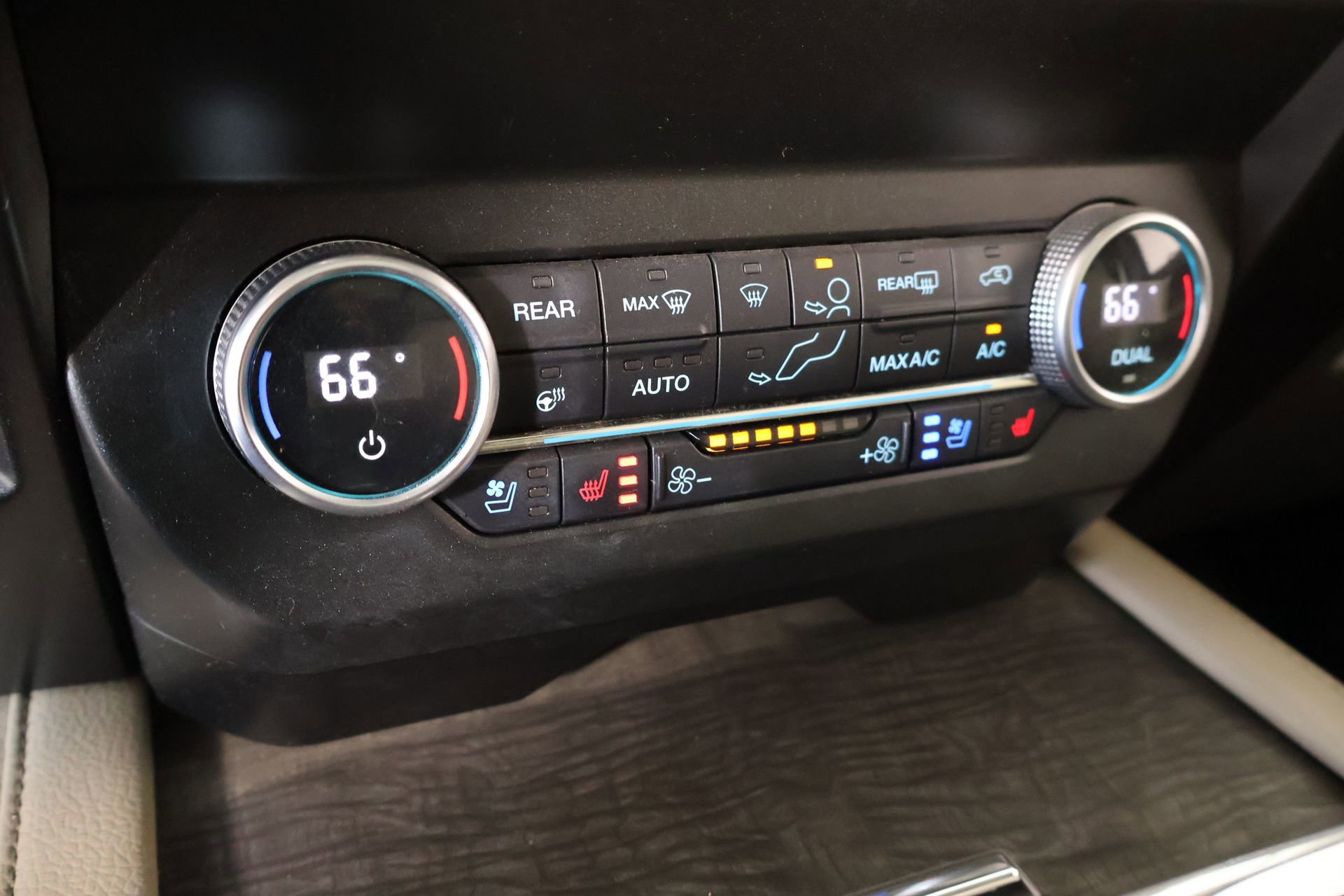 Used 2019 Ford Expedition Limited w/ Equipment Group 302A image 8
