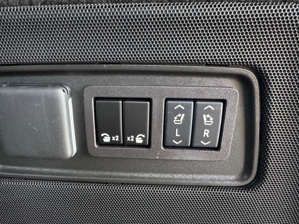 Used 2024 Cadillac Escalade V w/ LPO, ONYX Package image 28