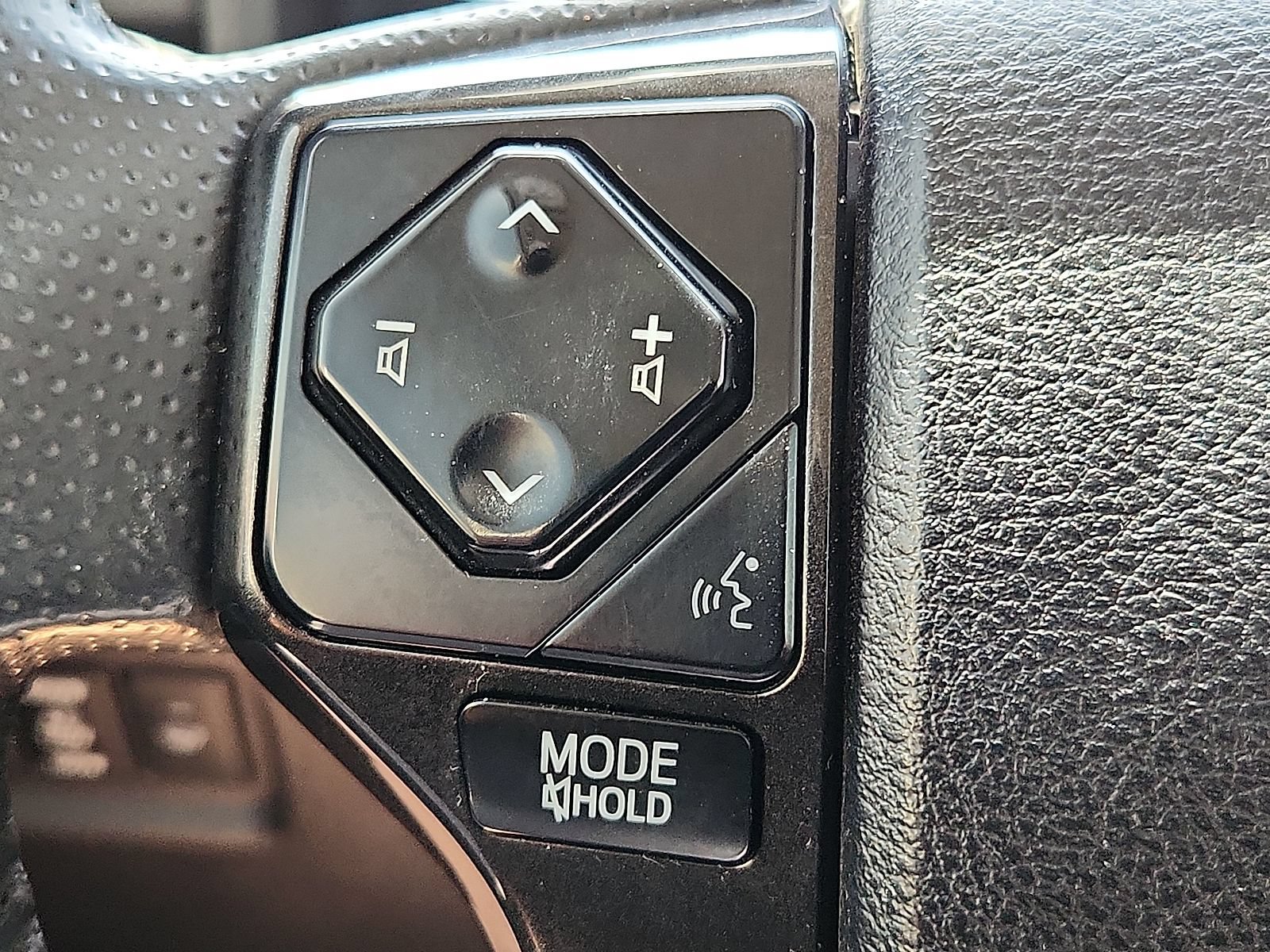 Used 2022 Toyota 4Runner TRD Off-Road Premium AWD/4WD image 18