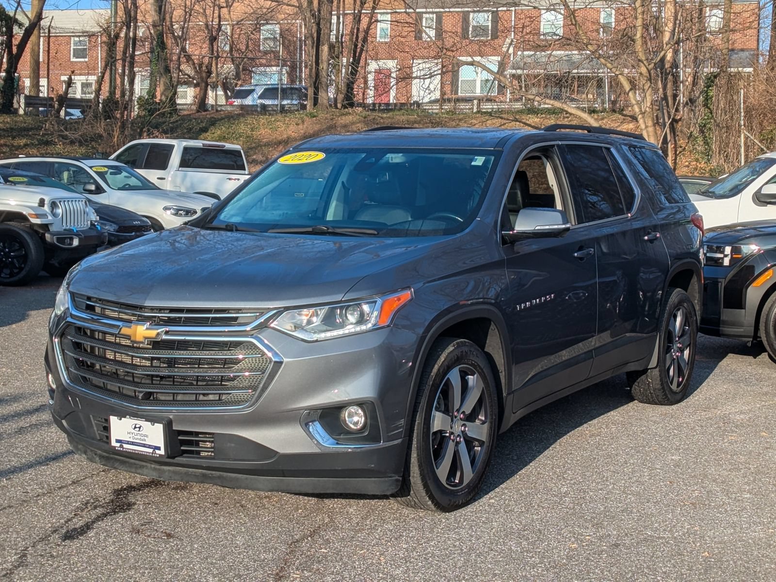 Used 2020 Chevrolet Traverse LT w/ LT Premium Package AWD/4WD image 1