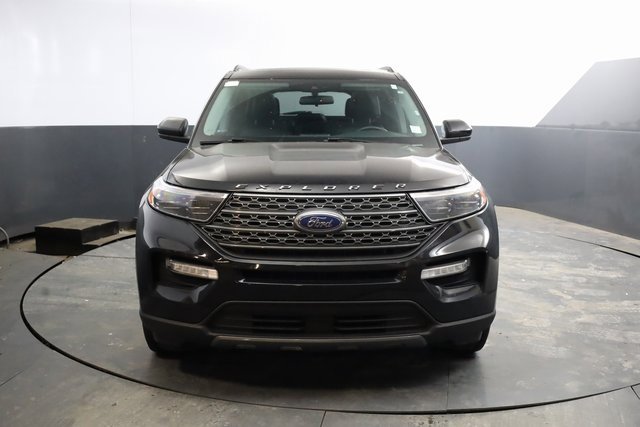 Used 2023 Ford Explorer XLT w/ Equipment Group 202A image 3