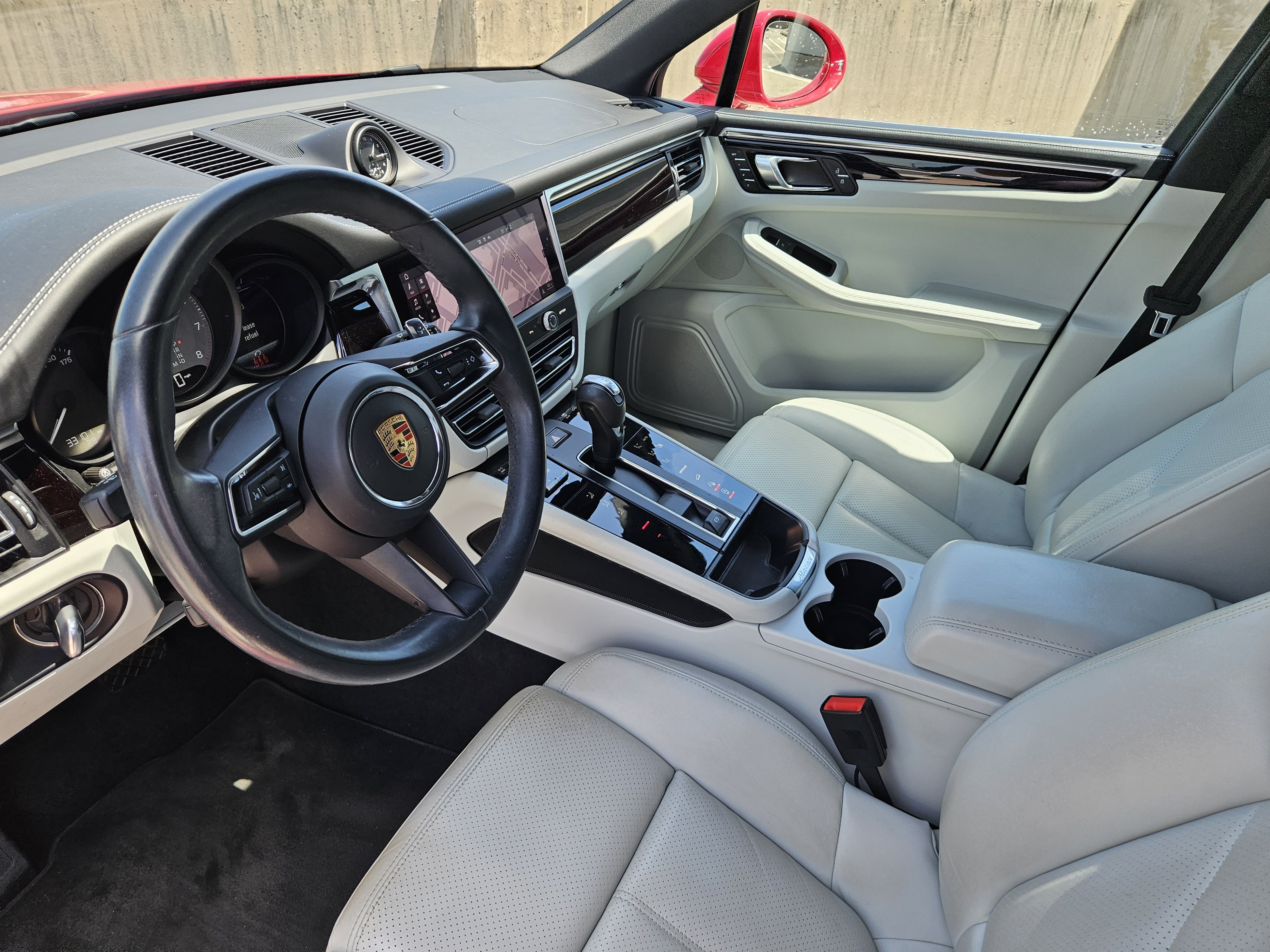 Certified 2023 Porsche Macan S AWD/4WD image 4