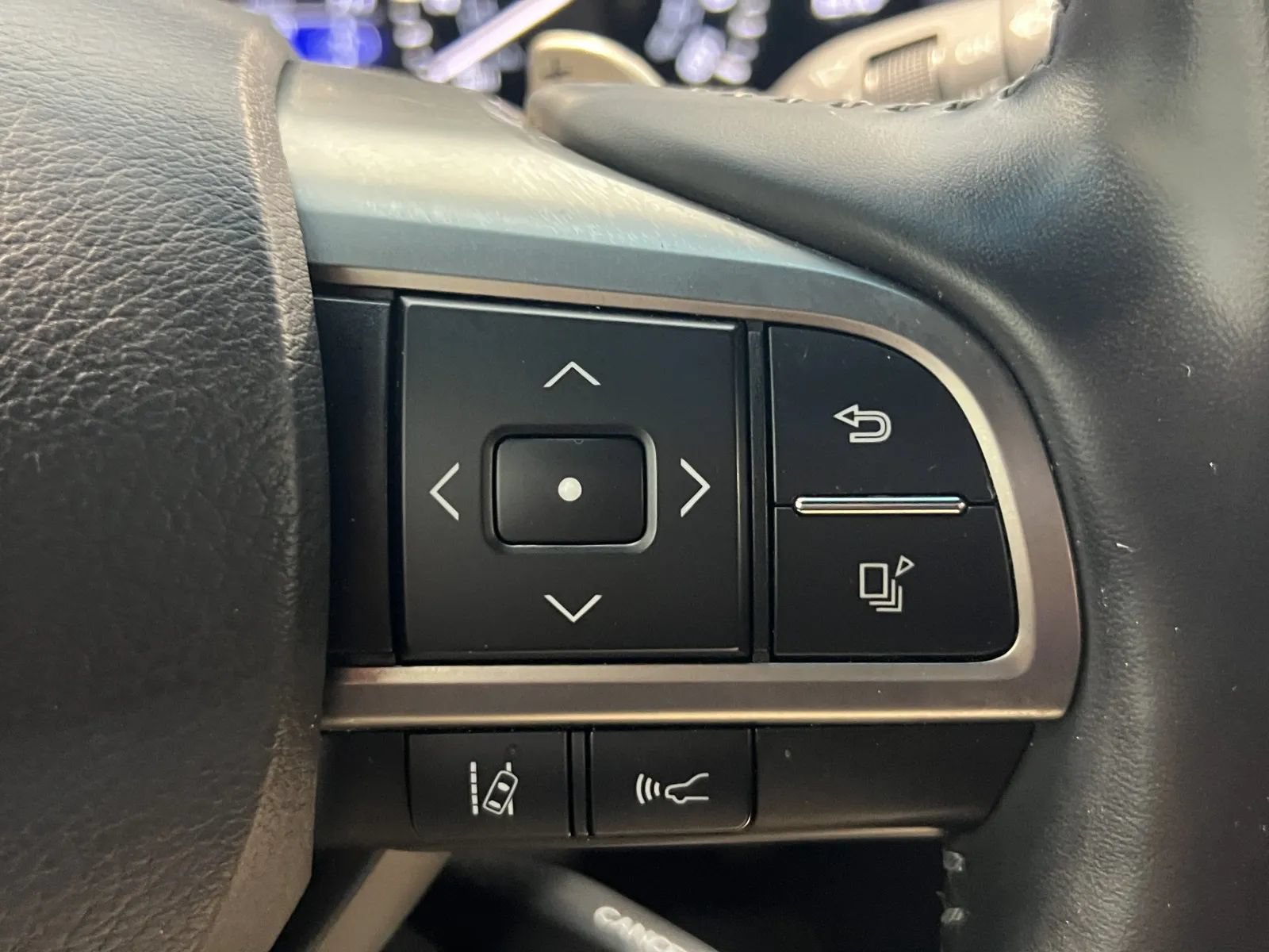 Used 2021 Lexus LX 570 4WD w/ Sport Package image 47