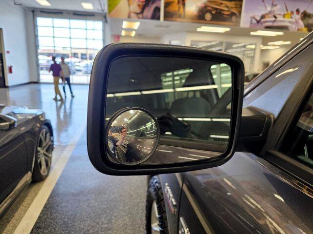 Used 2019 RAM 1500 Classic SLT image 32