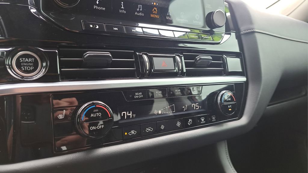 Used 2023 Nissan Pathfinder SL w/ SL Premium Package AWD/4WD image 10