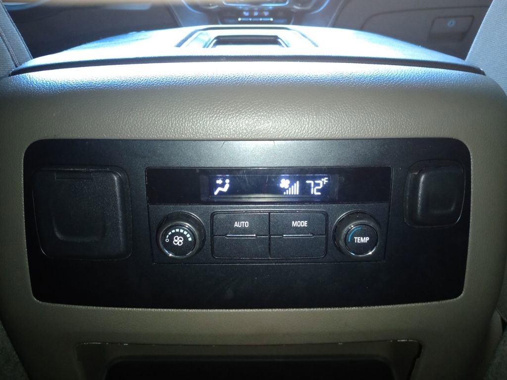 Used 2015 Chevrolet Suburban LS image 17