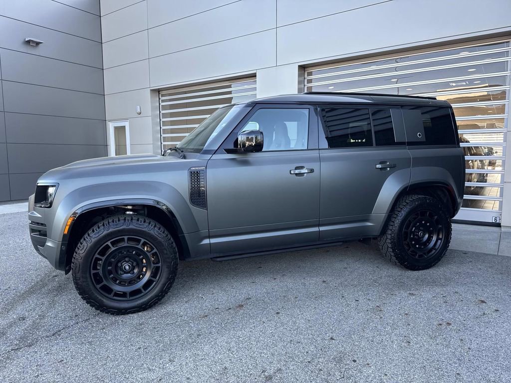 Used 2025 Land Rover Defender 110 image 3