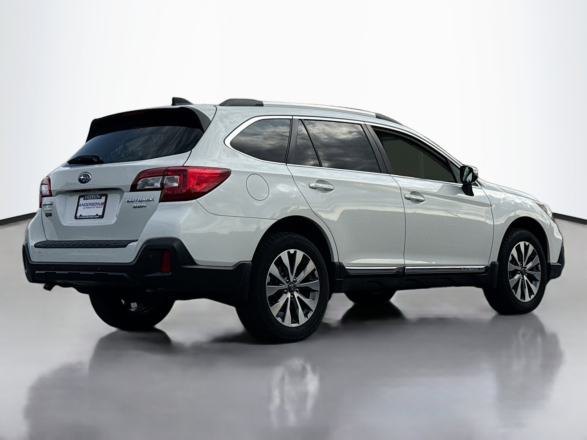Used 2019 Subaru Outback 3.6R Touring w/ Popular Package #3A image 2