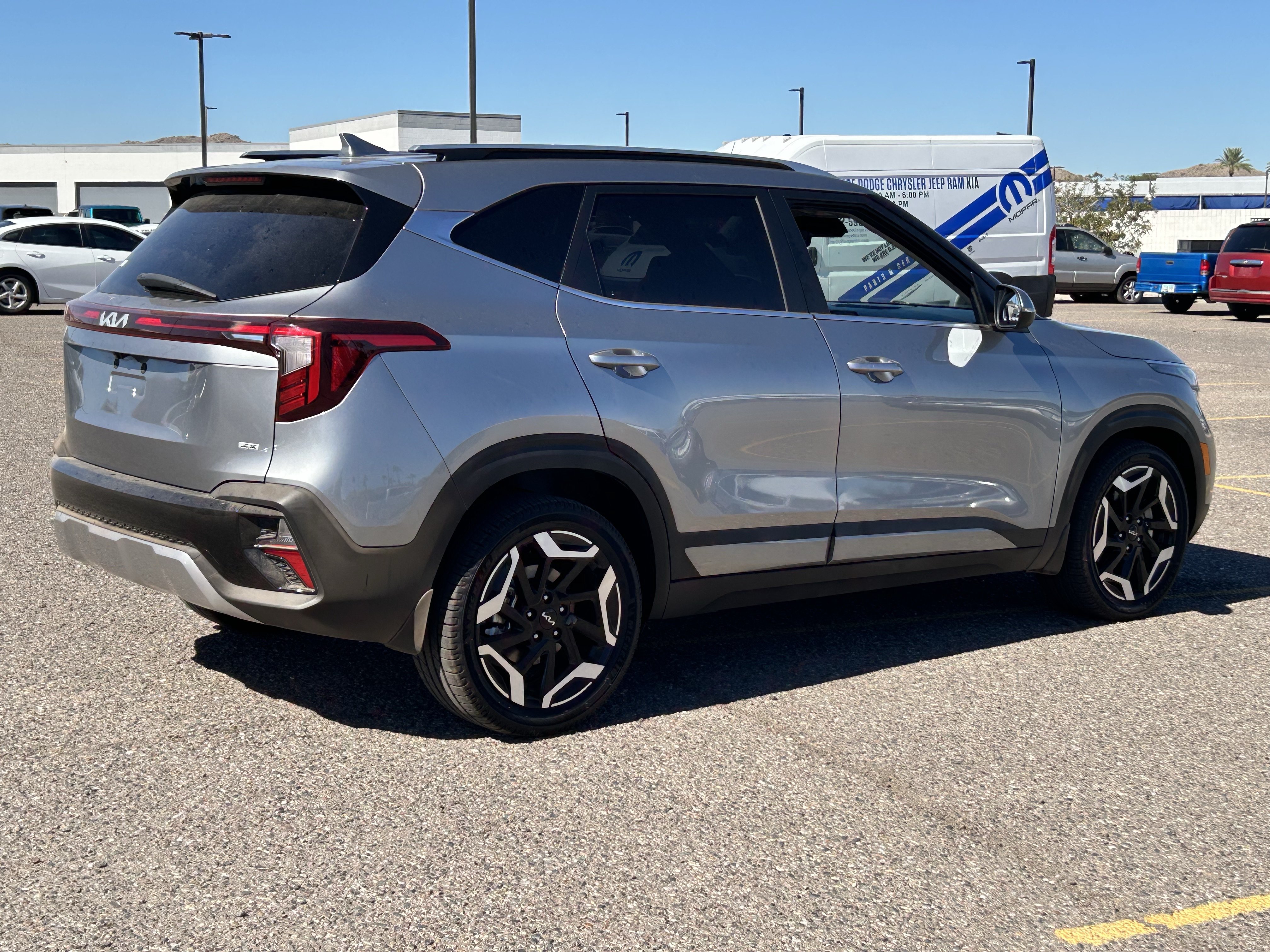 Used 2024 Kia Seltos SX w/ SX Sunroof Package AWD/4WD image 5