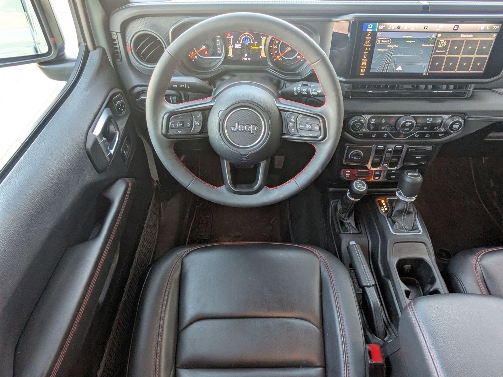 Used 2024 Jeep Wrangler Unlimited Rubicon w/ Technology Group image 14