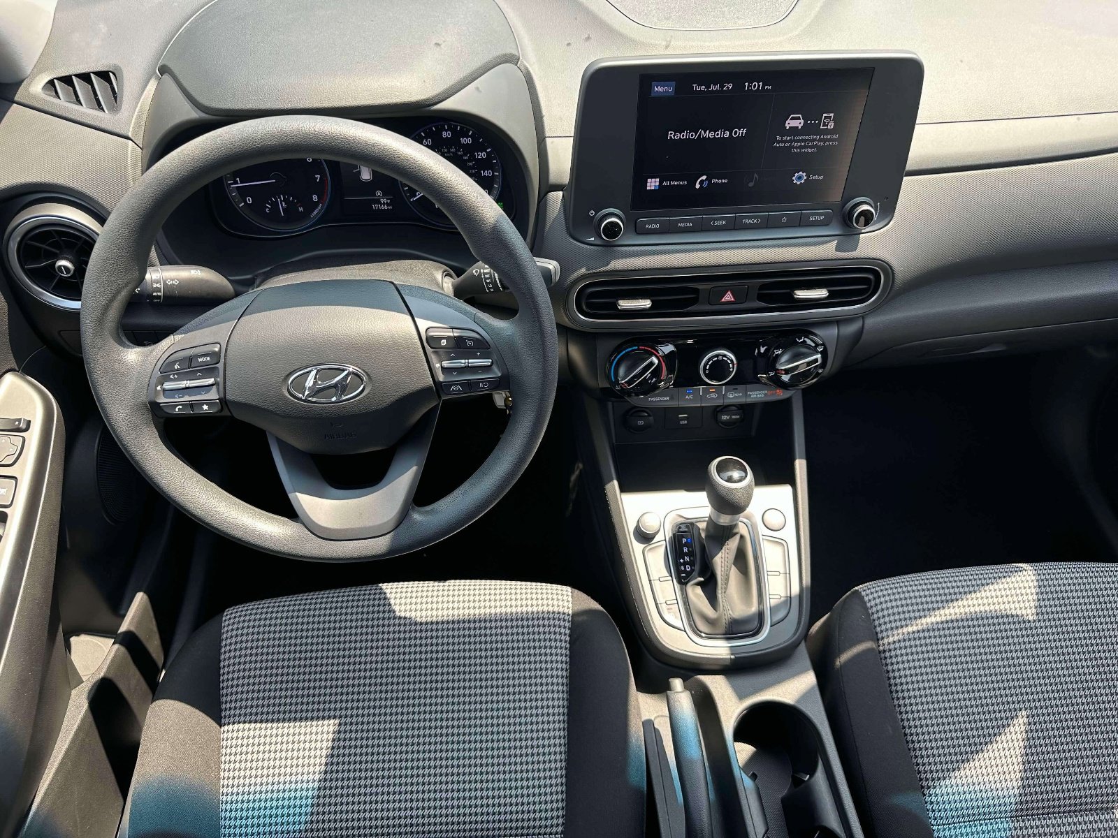 Used 2022 Hyundai Kona SE w/ Cargo Package image 12