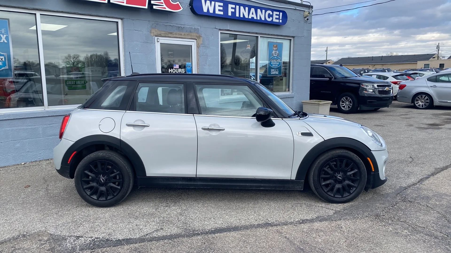 Used 2020 MINI Cooper 4-Door Hardtop w/ Storage Package image 2