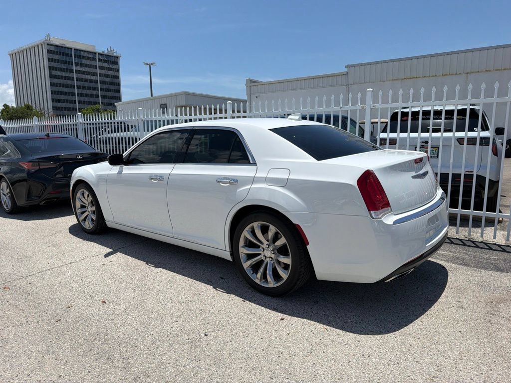 Used 2019 Chrysler 300 Limited RWD image 3