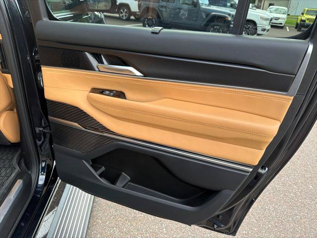 Certified 2025 Jeep Grand Wagoneer L Series III w/ Rear Seat Video Group 1 AWD/4WD image 9