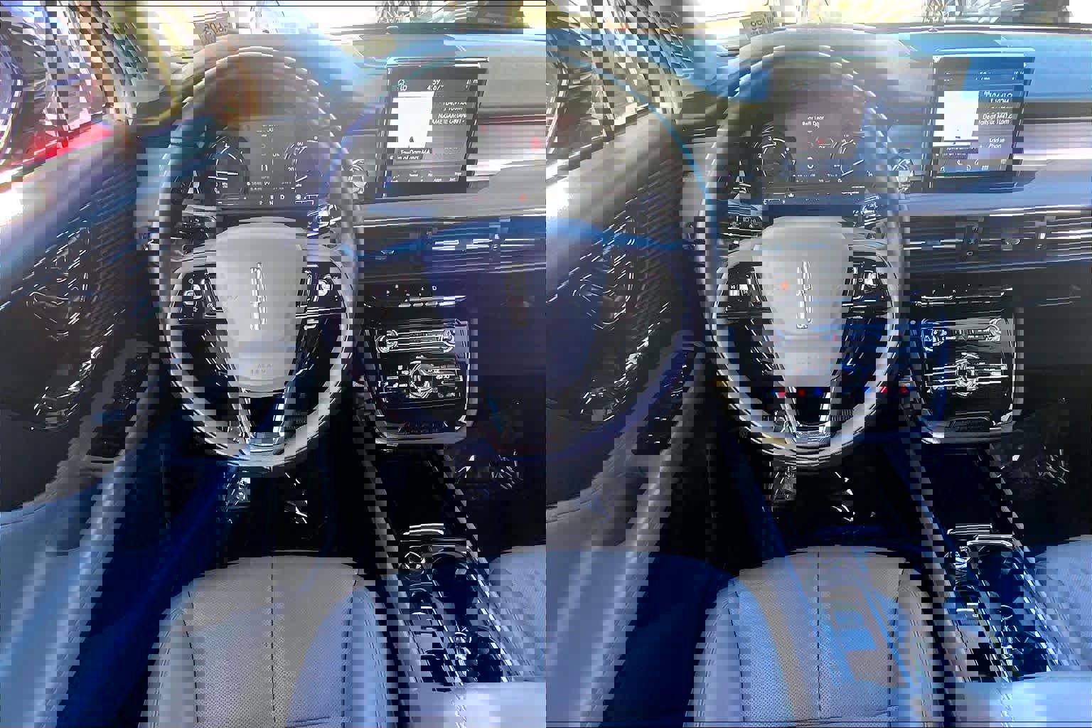 Used 2021 Lincoln Corsair AWD w/ Premium Package image 6