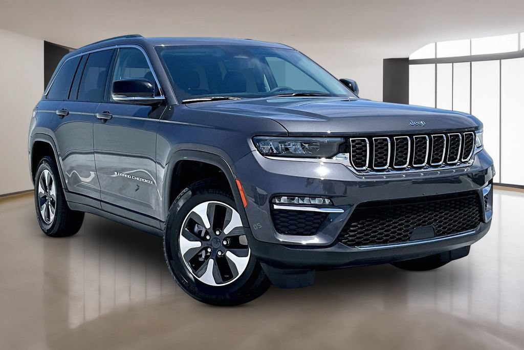Used 2023 Jeep Grand Cherokee 4WD 4xe image 3