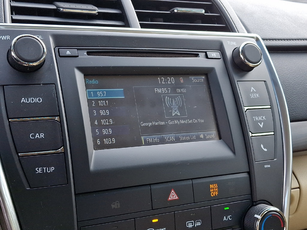 Used 2015 Toyota Camry LE FWD image 18