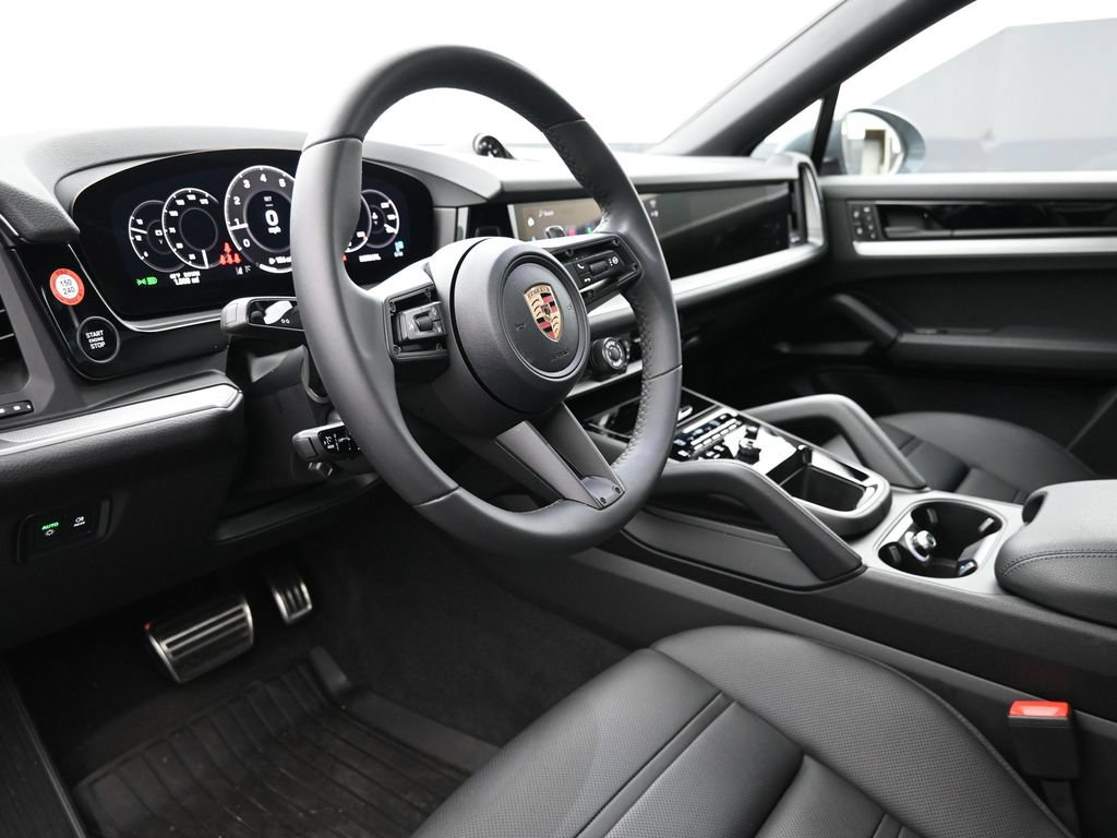 Certified 2026 Porsche Cayenne Coupe AWD/4WD image 4
