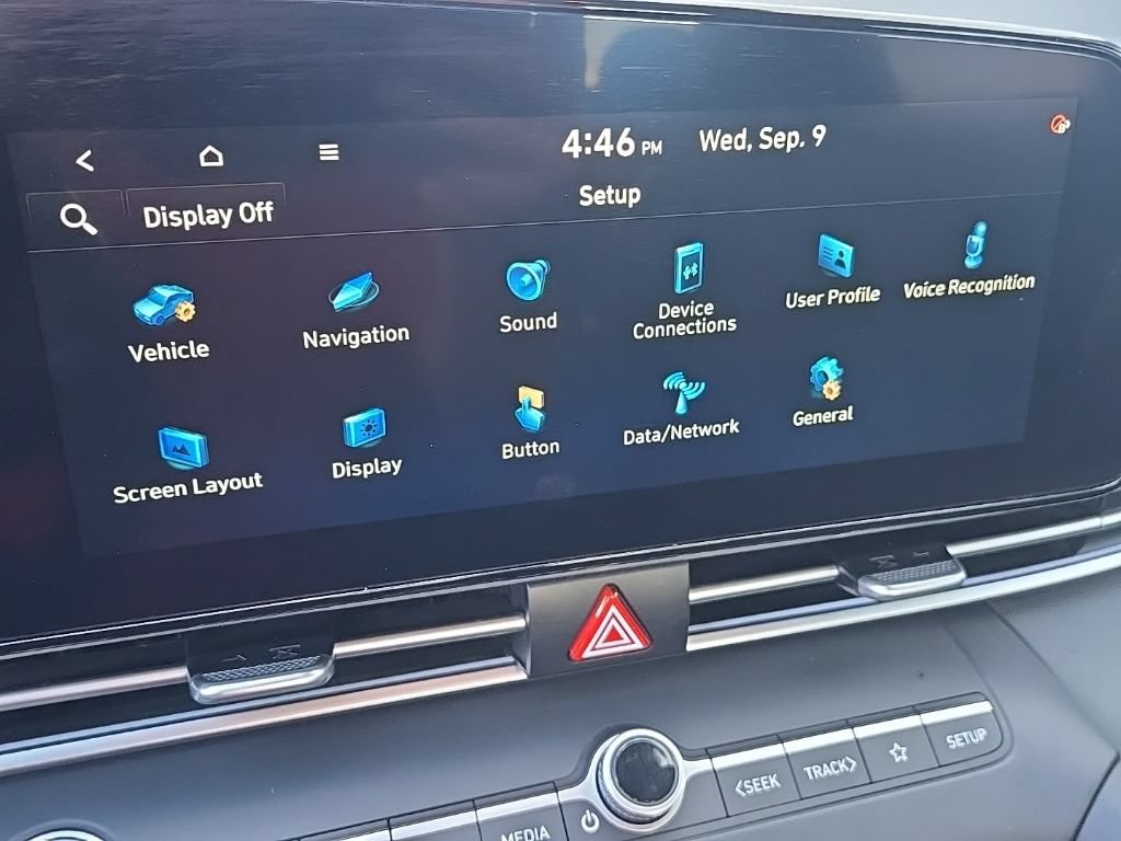 Used 2025 Hyundai Elantra Limited FWD image 19