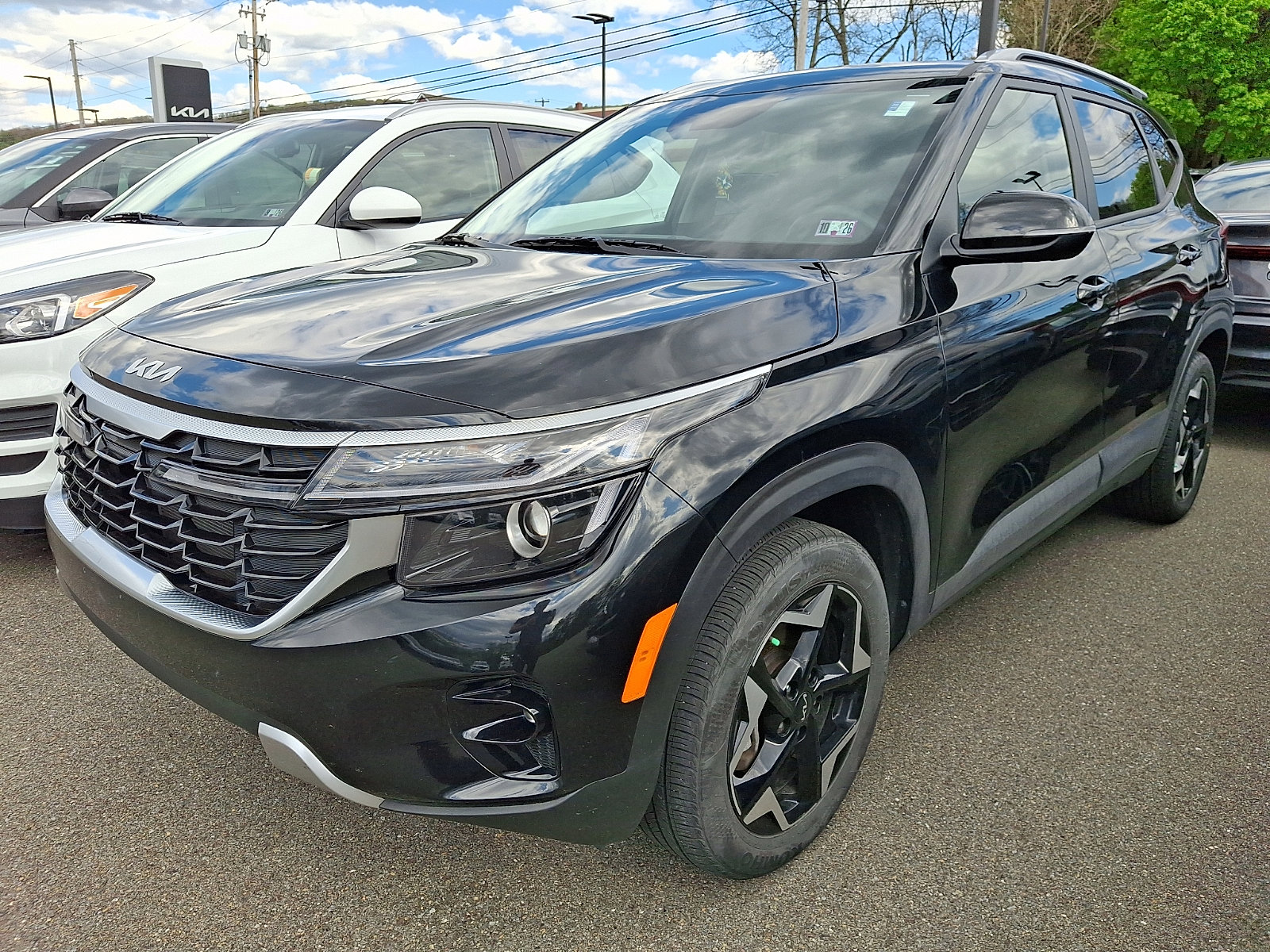 Used 2025 Kia Seltos S AWD/4WD image 2