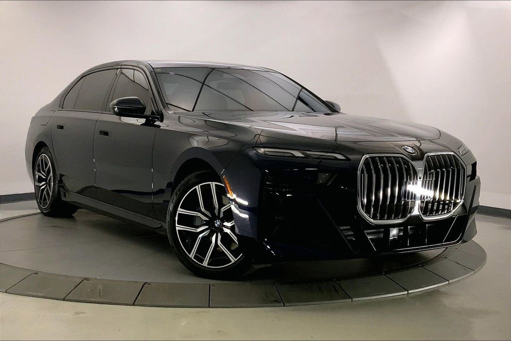 Used 2025 BMW 740i xDrive image 32