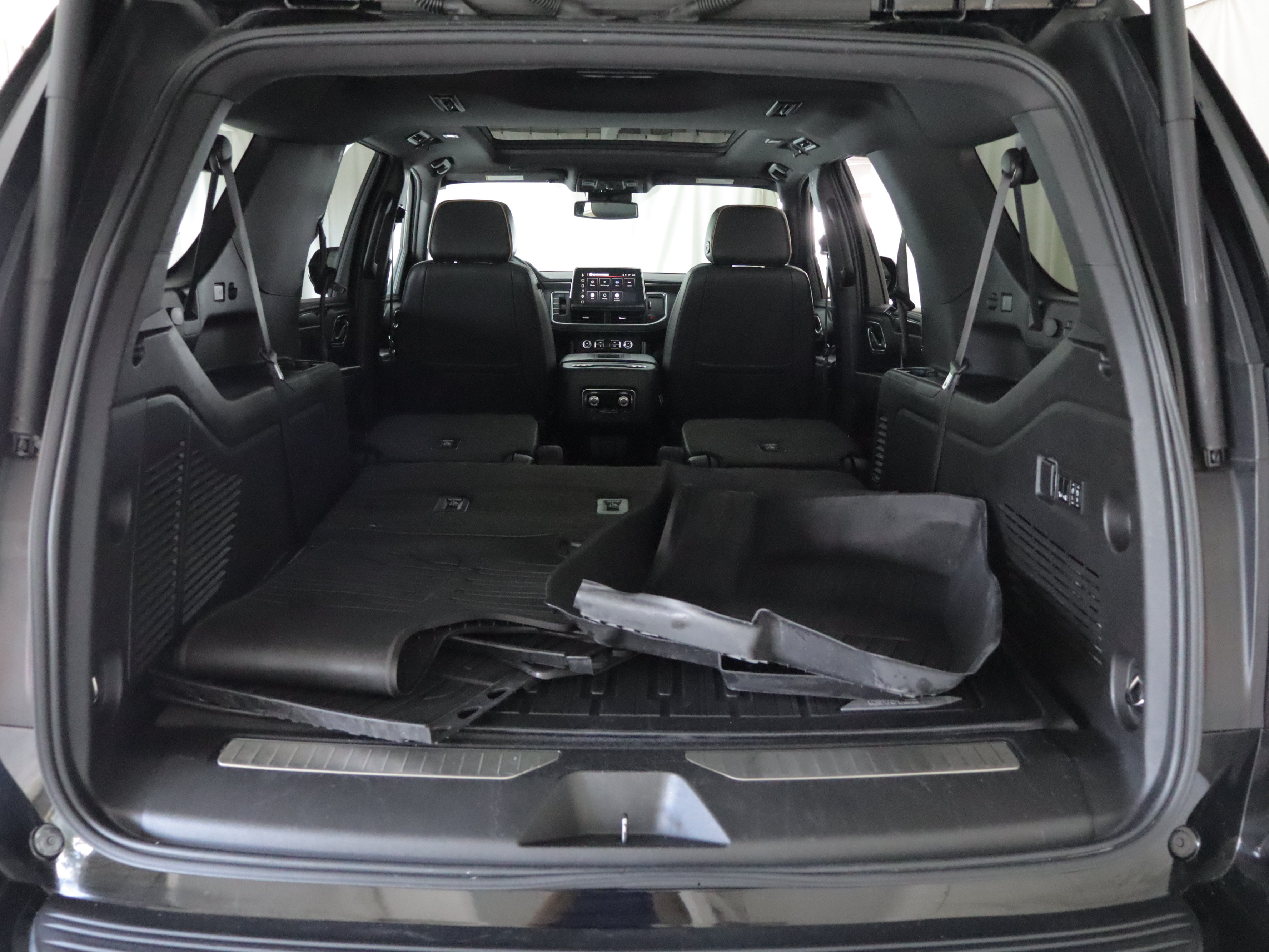 Used 2023 GMC Yukon XL AT4 AWD/4WD image 24