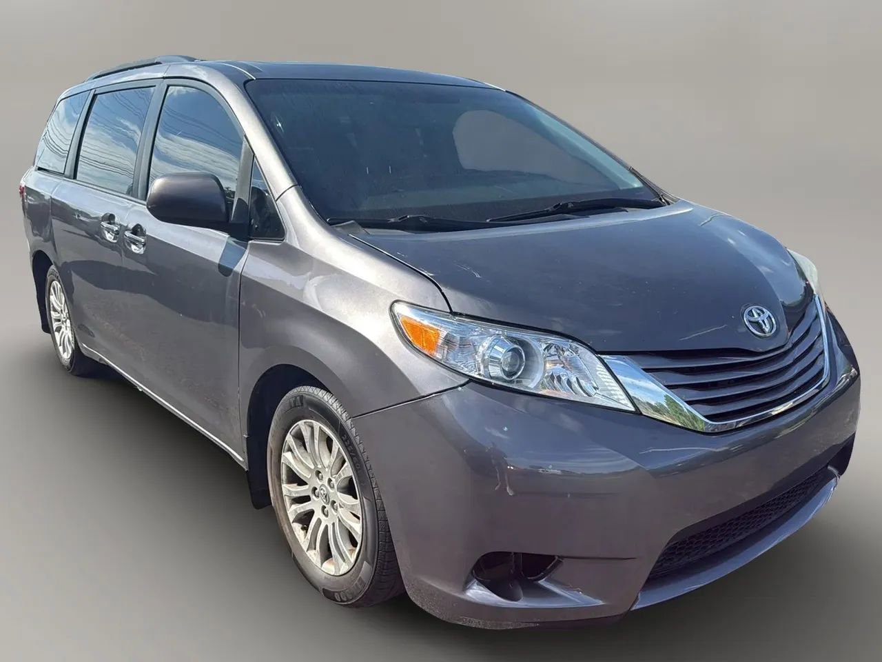 Used 2015 Toyota Sienna XLE w/ XLE Navigation Package FWD image 7