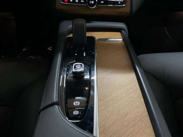 Used 2025 Volvo XC90 T8 Plus w/ Protection Package Premier AWD/4WD image 56