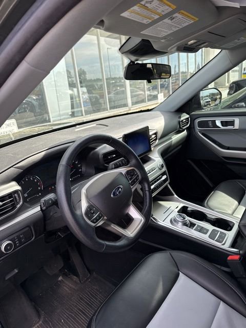 Used 2022 Ford Explorer XLT w/ Equipment Group 202A image 10