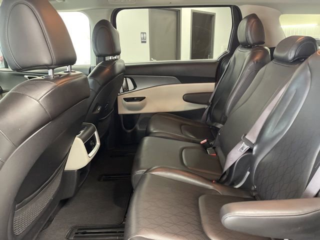 Used 2024 Kia Carnival LX image 21