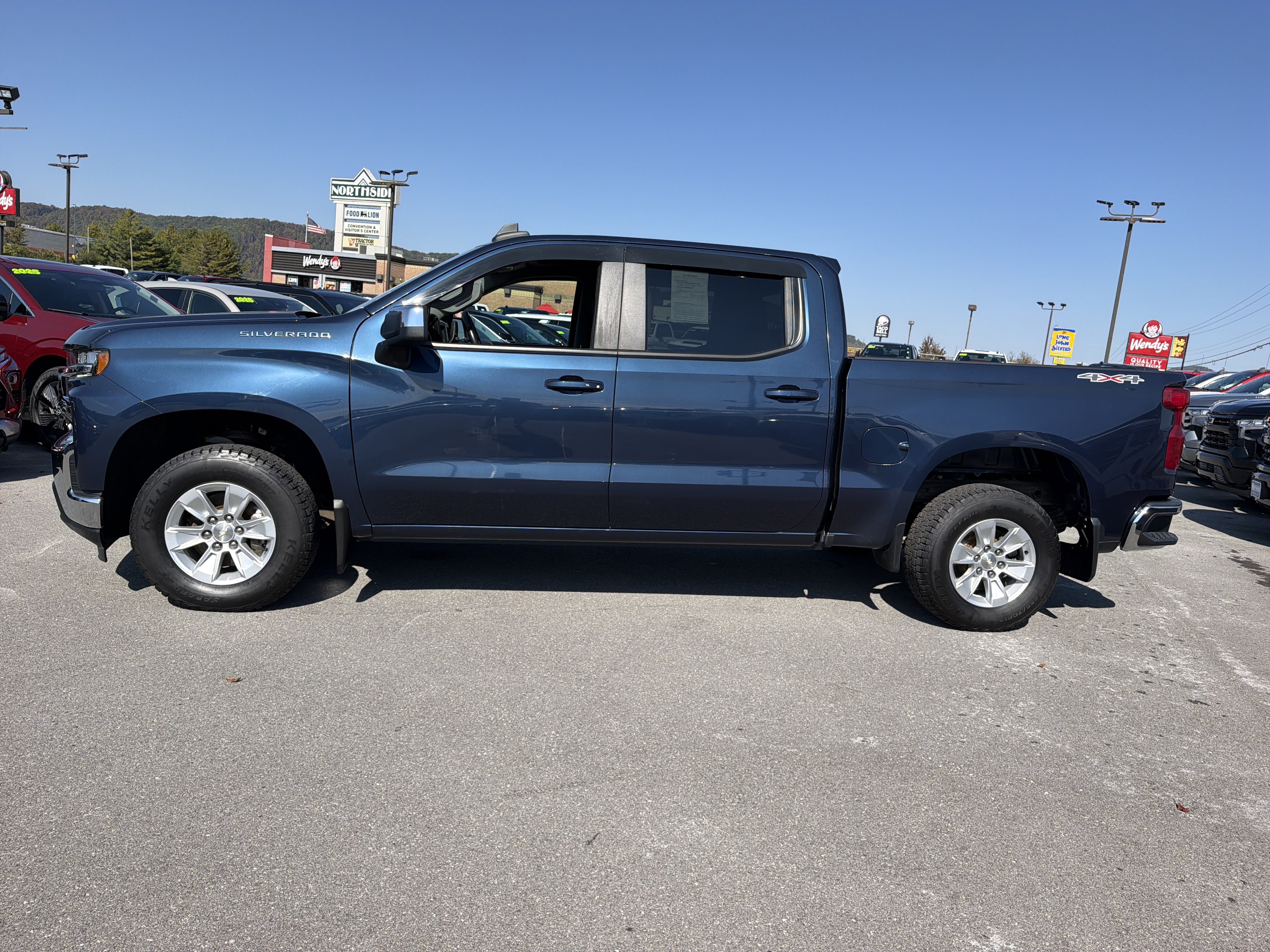 Certified 2022 Chevrolet Silverado 1500 LT AWD/4WD image 11