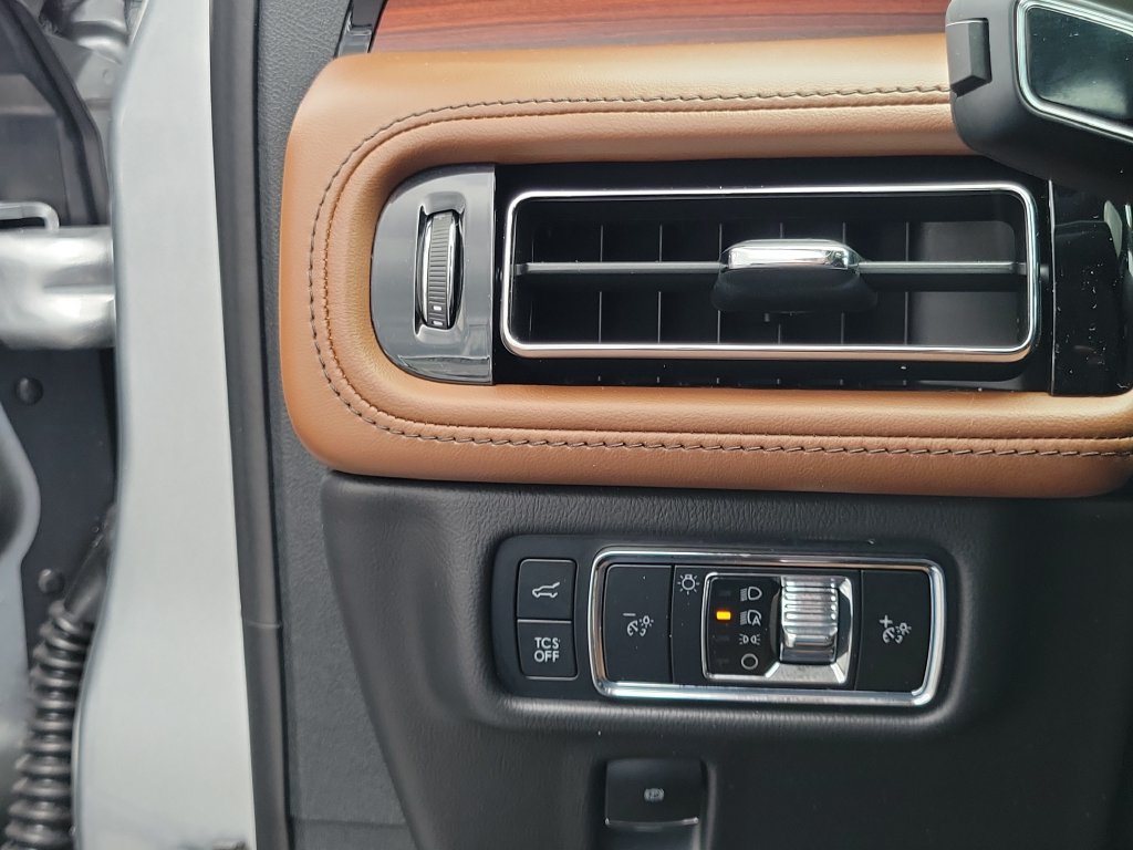 Used 2023 Lincoln Nautilus Reserve AWD/4WD image 23
