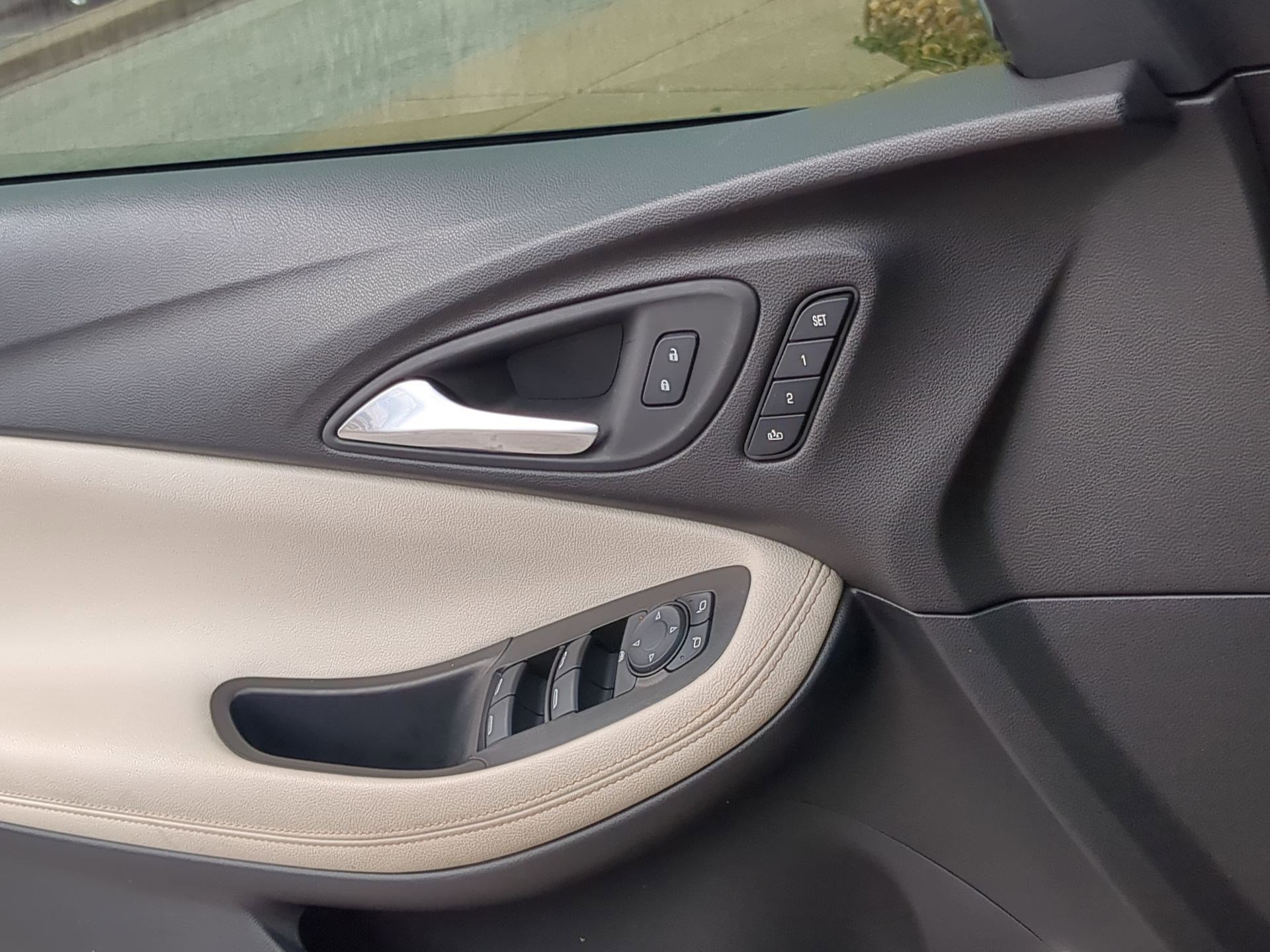 Used 2024 Buick Encore GX Avenir w/ Avenir Convenience Package image 14