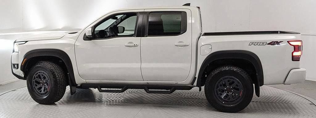 Used 2025 Nissan Frontier PRO-4X AWD/4WD image 5