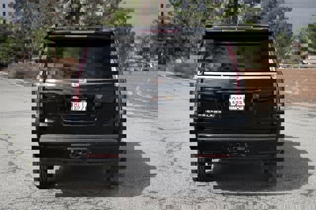 Used 2017 Cadillac Escalade ESV Premium Luxury image 4