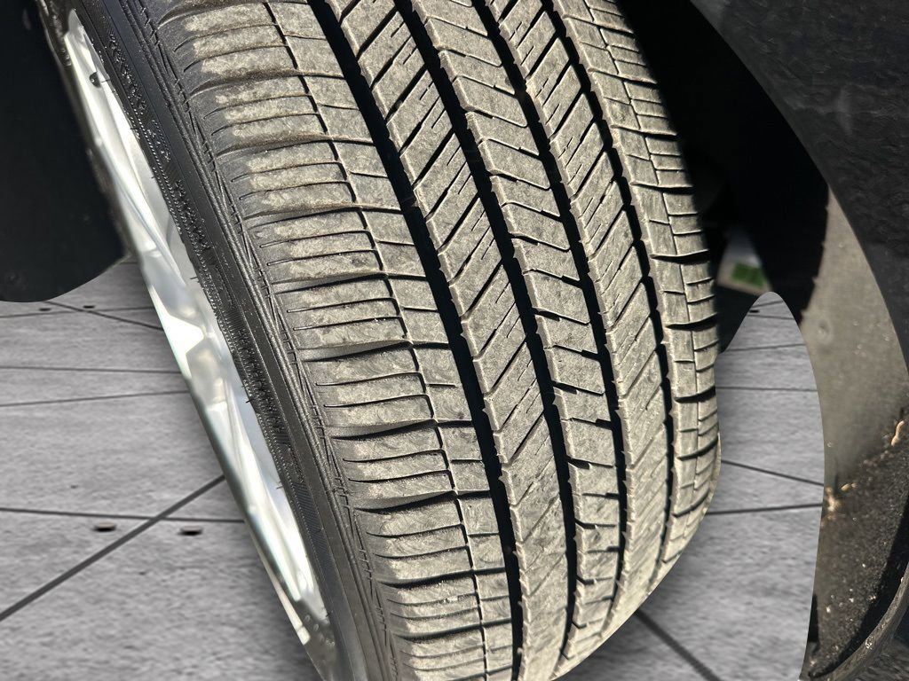 Used 2024 Chevrolet Malibu LT image 30