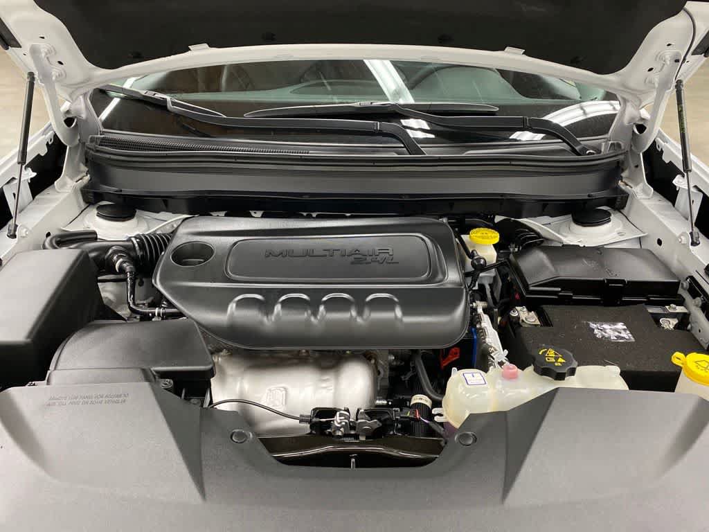 Used 2023 Jeep Cherokee Altitude Lux w/ Mopar Interior Package AWD/4WD image 12