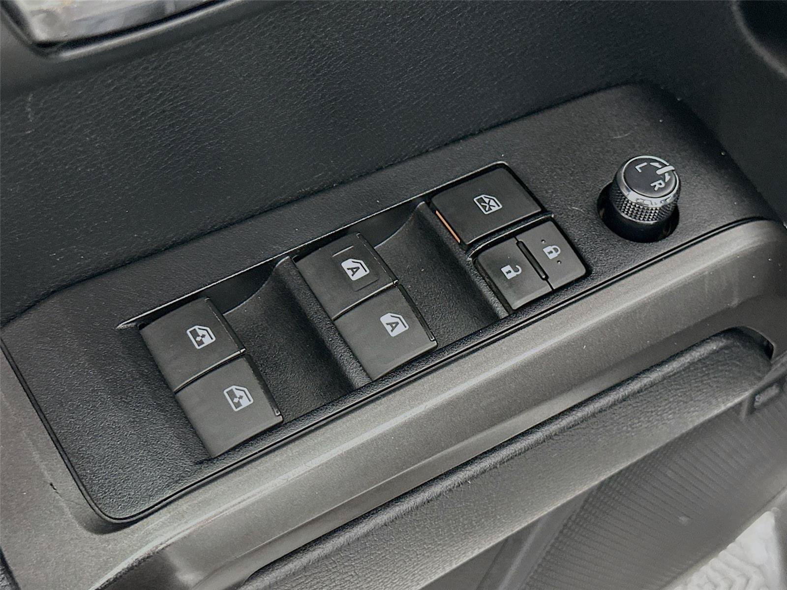 Used 2017 Toyota Tacoma TRD Off-Road AWD/4WD image 21