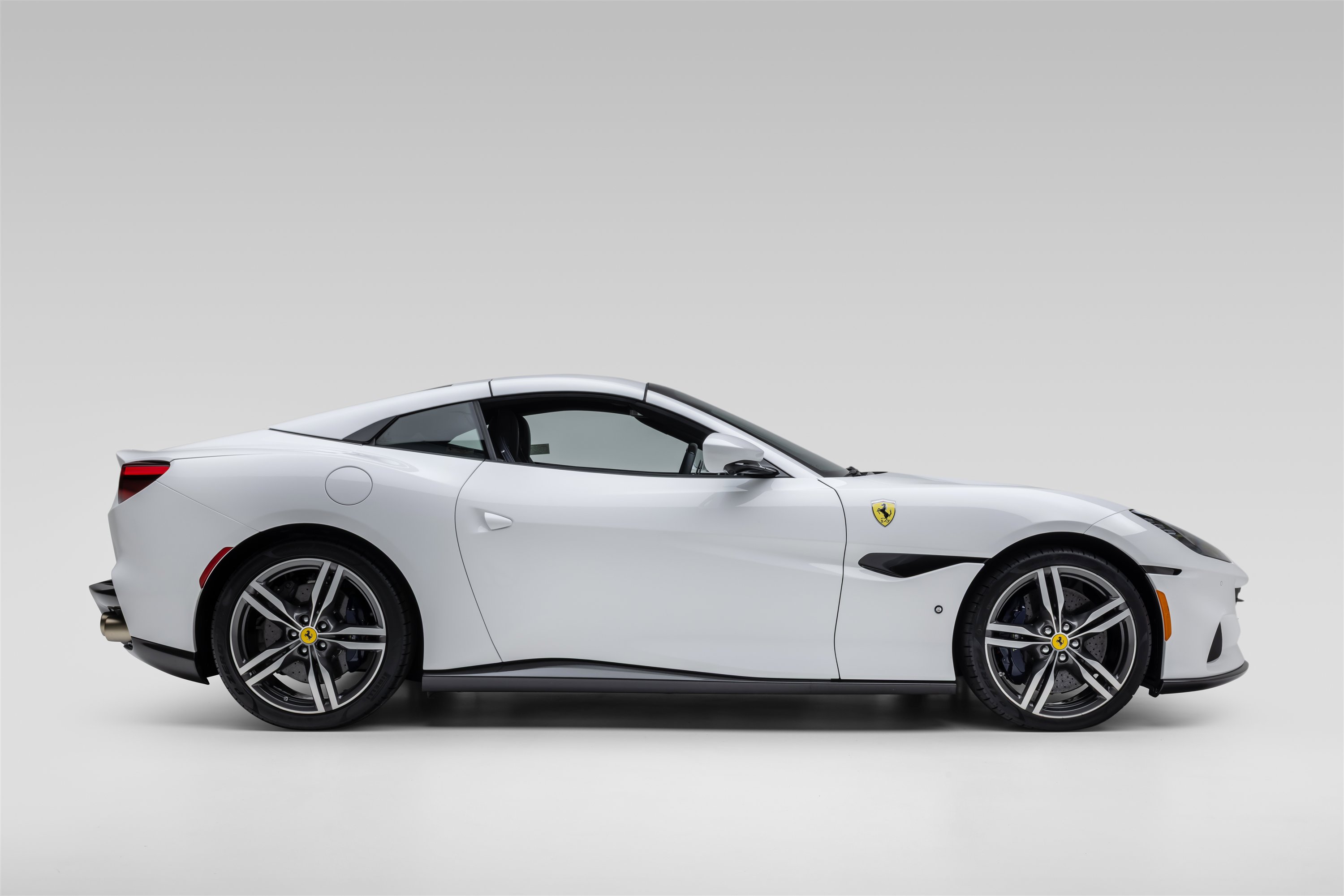 Certified 2023 Ferrari Portofino M RWD image 17