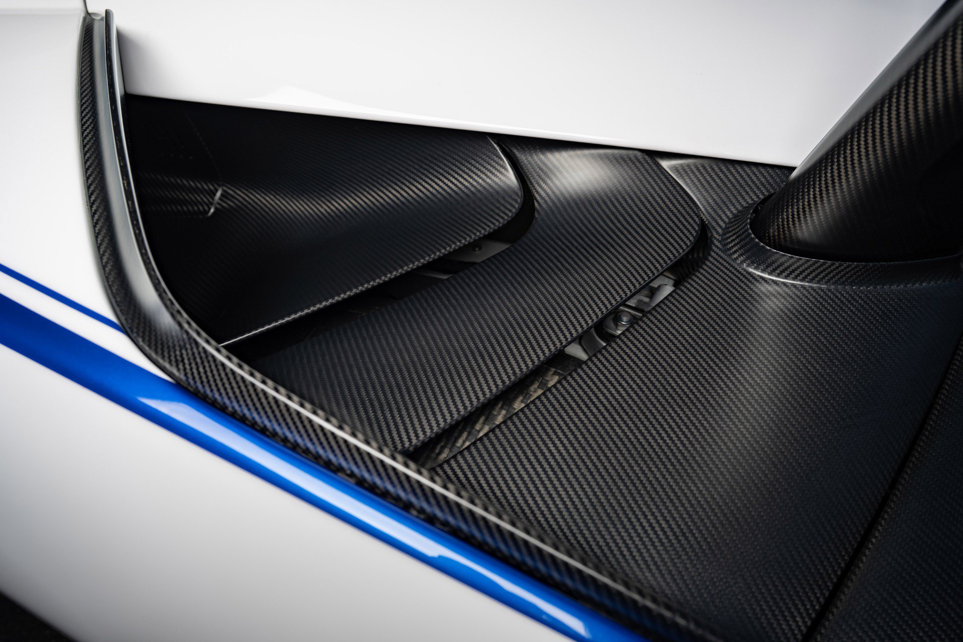 Used 2019 McLaren Senna RWD image 53