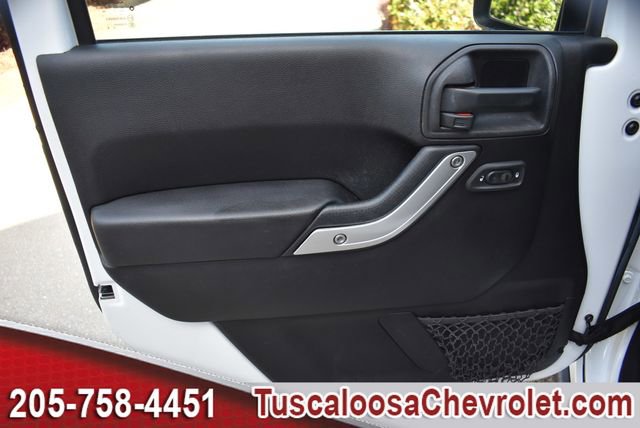 Used 2015 Jeep Wrangler Unlimited Sahara w/ Katzkin Premium Leather Group image 16