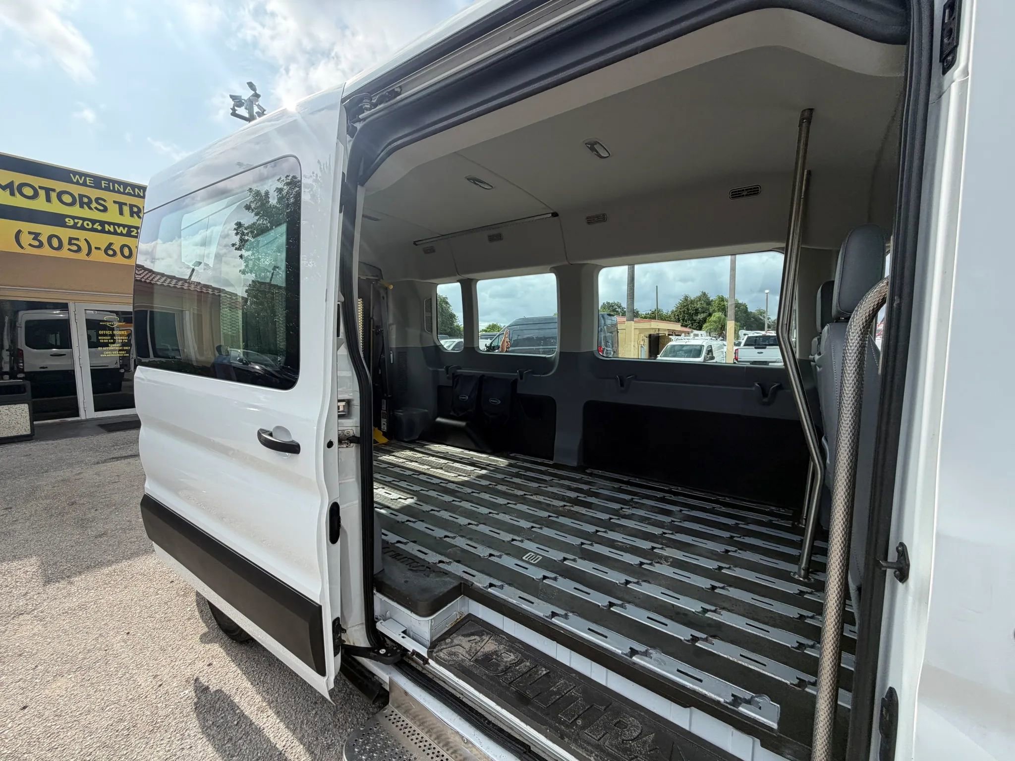 Used 2017 Ford Transit 350 XL RWD image 2
