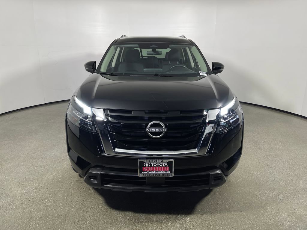 Used 2025 Nissan Pathfinder SV FWD image 8