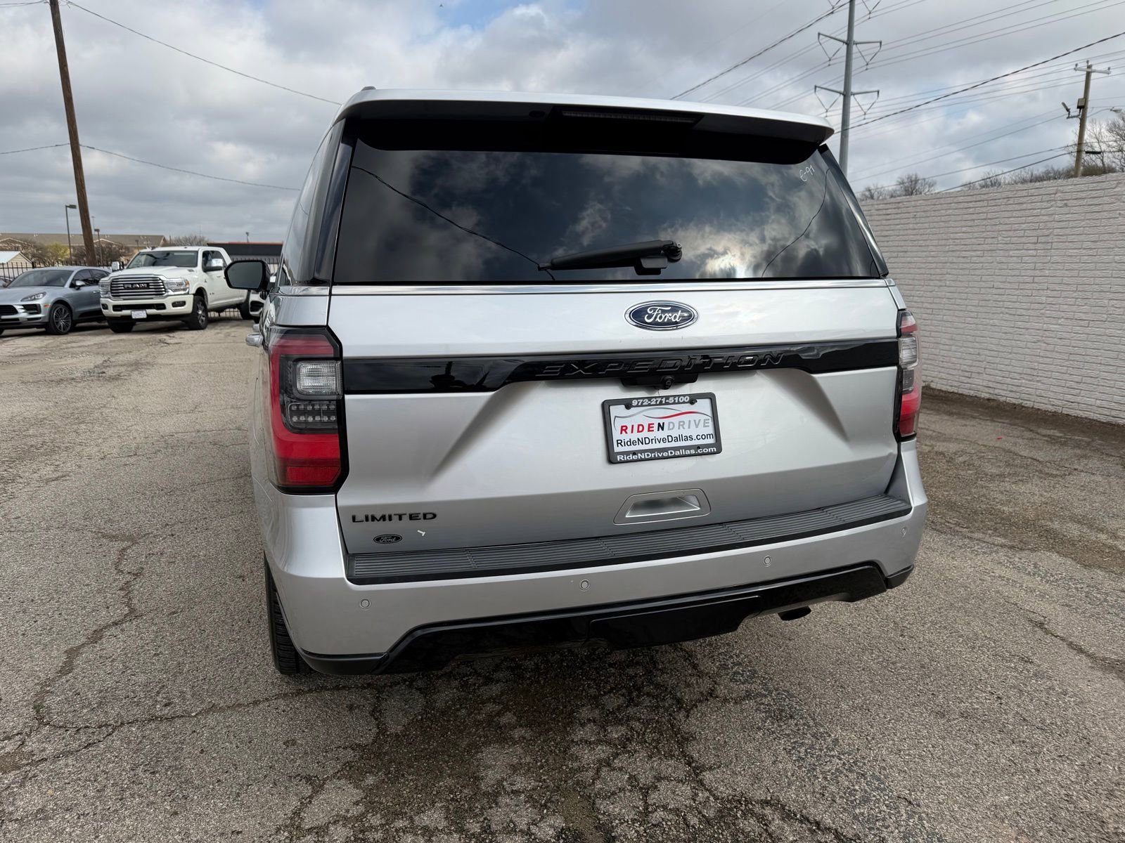 Used 2019 Ford Expedition Limited w/ Equipment Group 303A RWD image 5