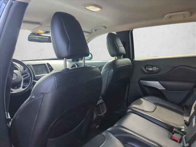 Used 2018 Jeep Cherokee Latitude Plus w/ Cold Weather Group AWD/4WD image 22