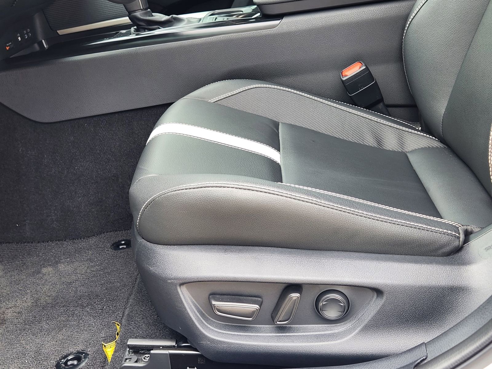 Used 2025 Toyota Camry SE w/ Convenience Package image 27