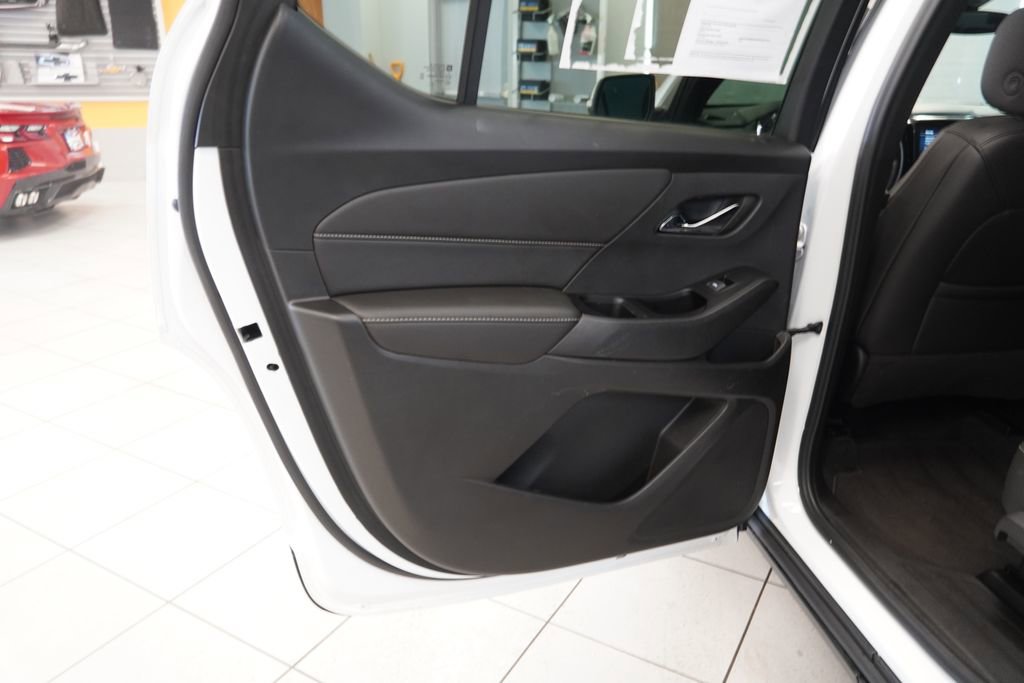 Used 2023 Chevrolet Traverse LT image 23