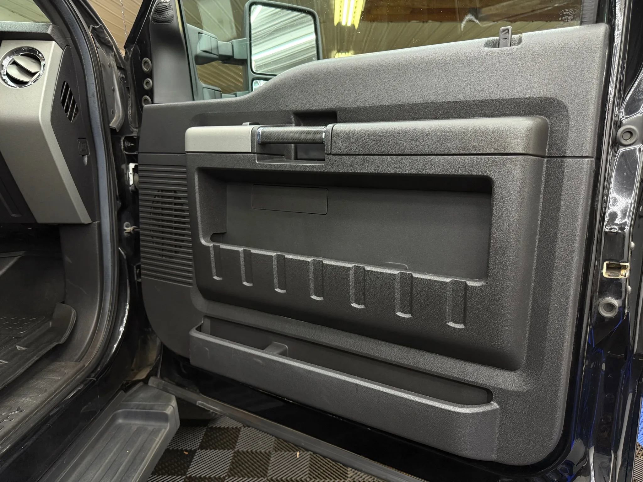 Used 2016 Ford F350 Lariat w/ Lariat Ultimate Package image 5