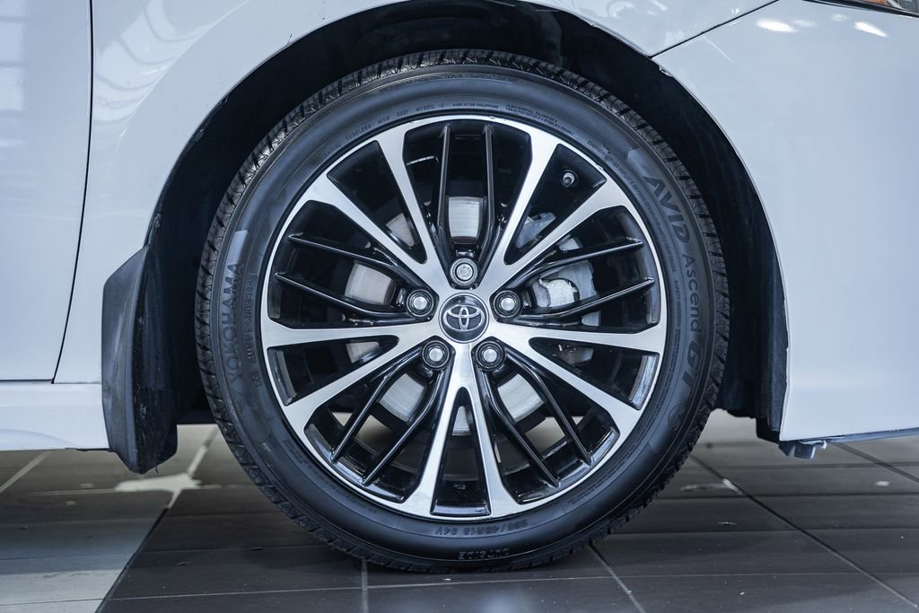 Used 2018 Toyota Camry SE w/ Moonroof Package image 14