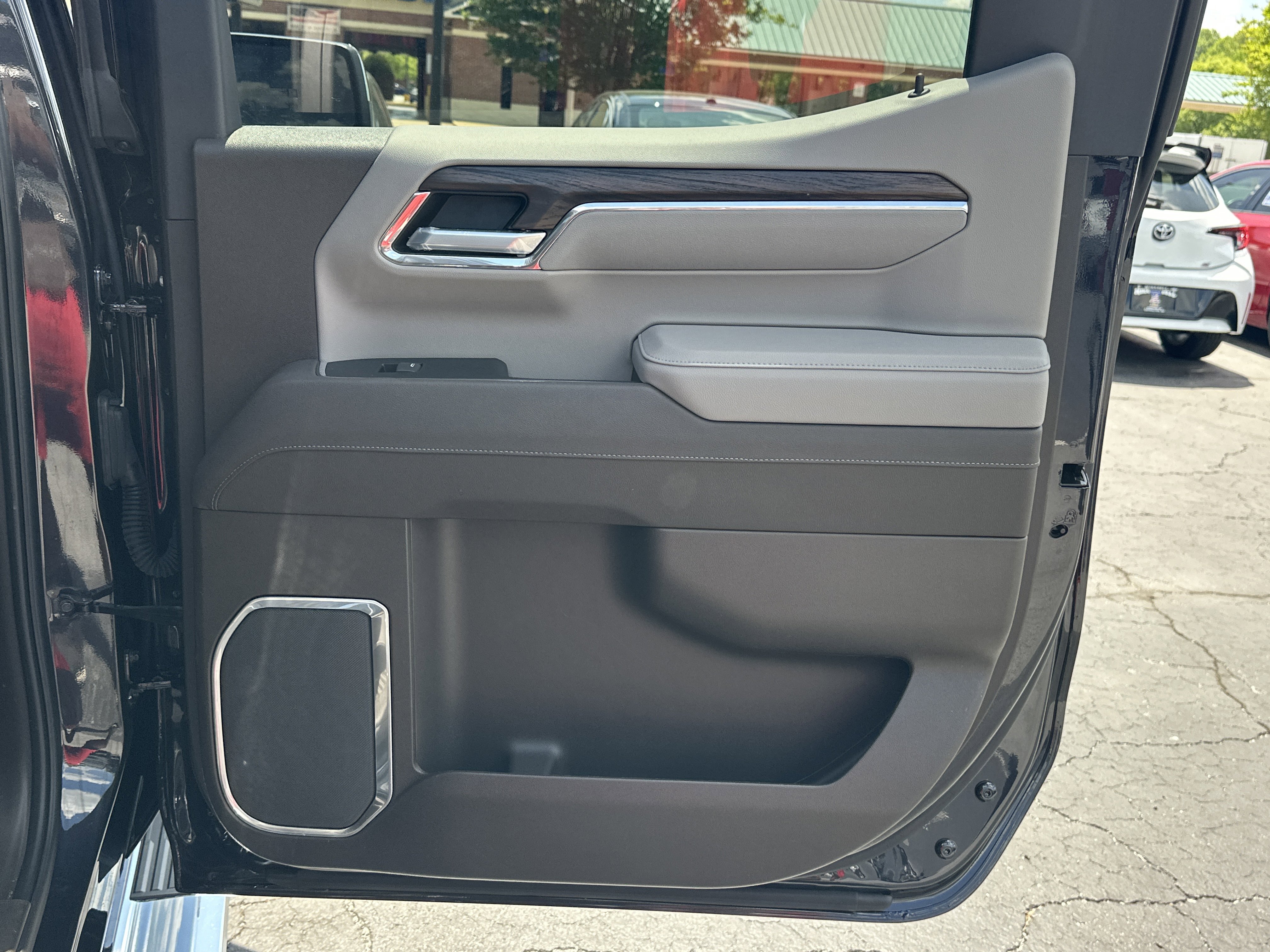 Used 2025 GMC Sierra 1500 SLT w/ SLT Premium Plus Package image 17